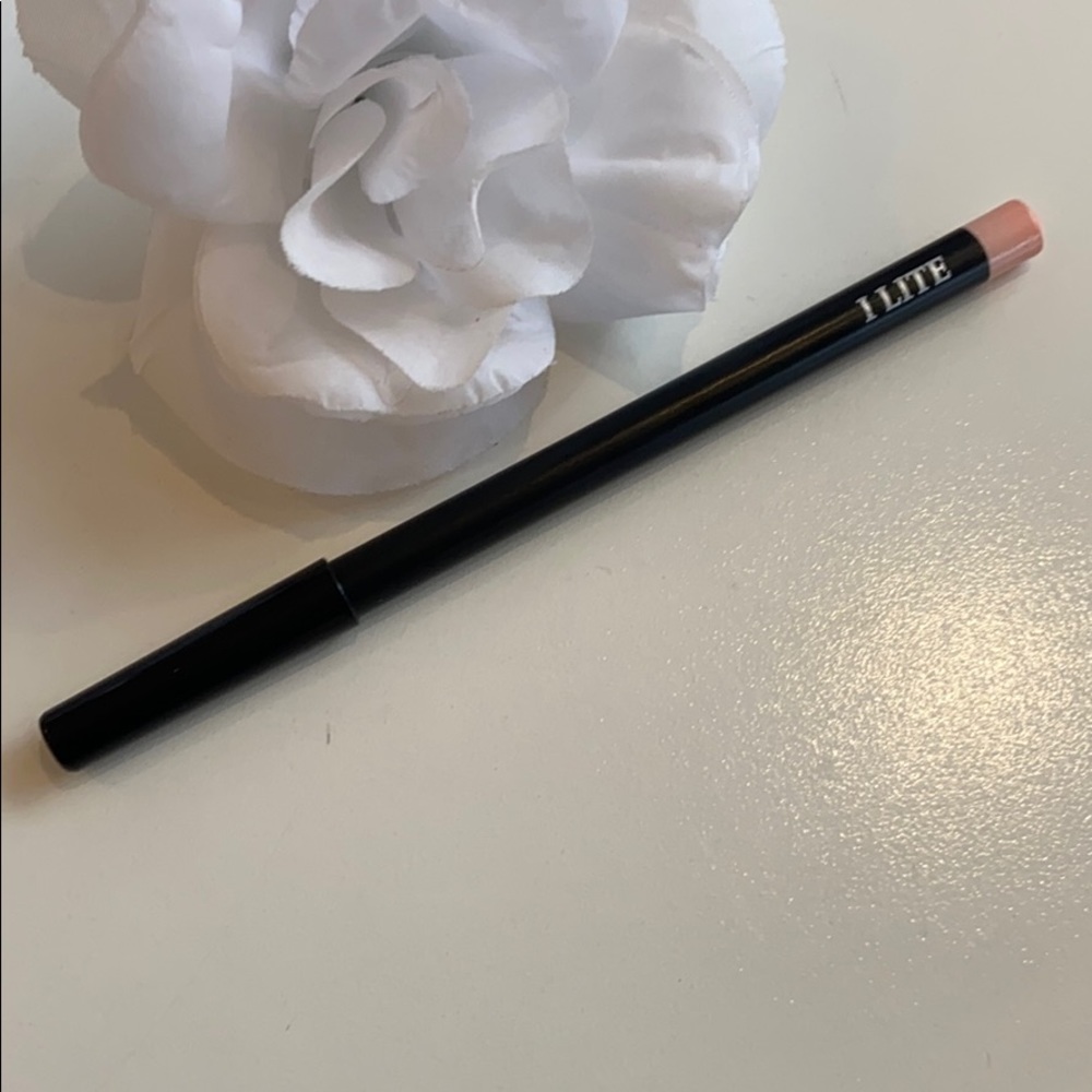 Brand New! Nude “iLite” Eyeliner Pencil